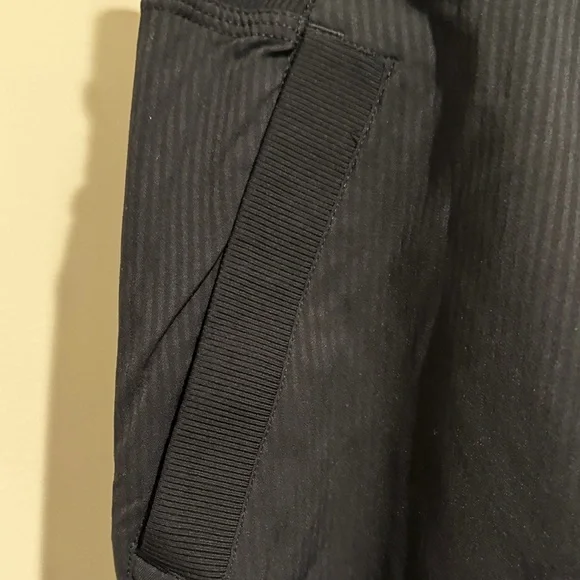 Lululemon Athletica Black Joggers Rare Find Size 4 New with Tags Amazing Deal - Picture 4 of 12